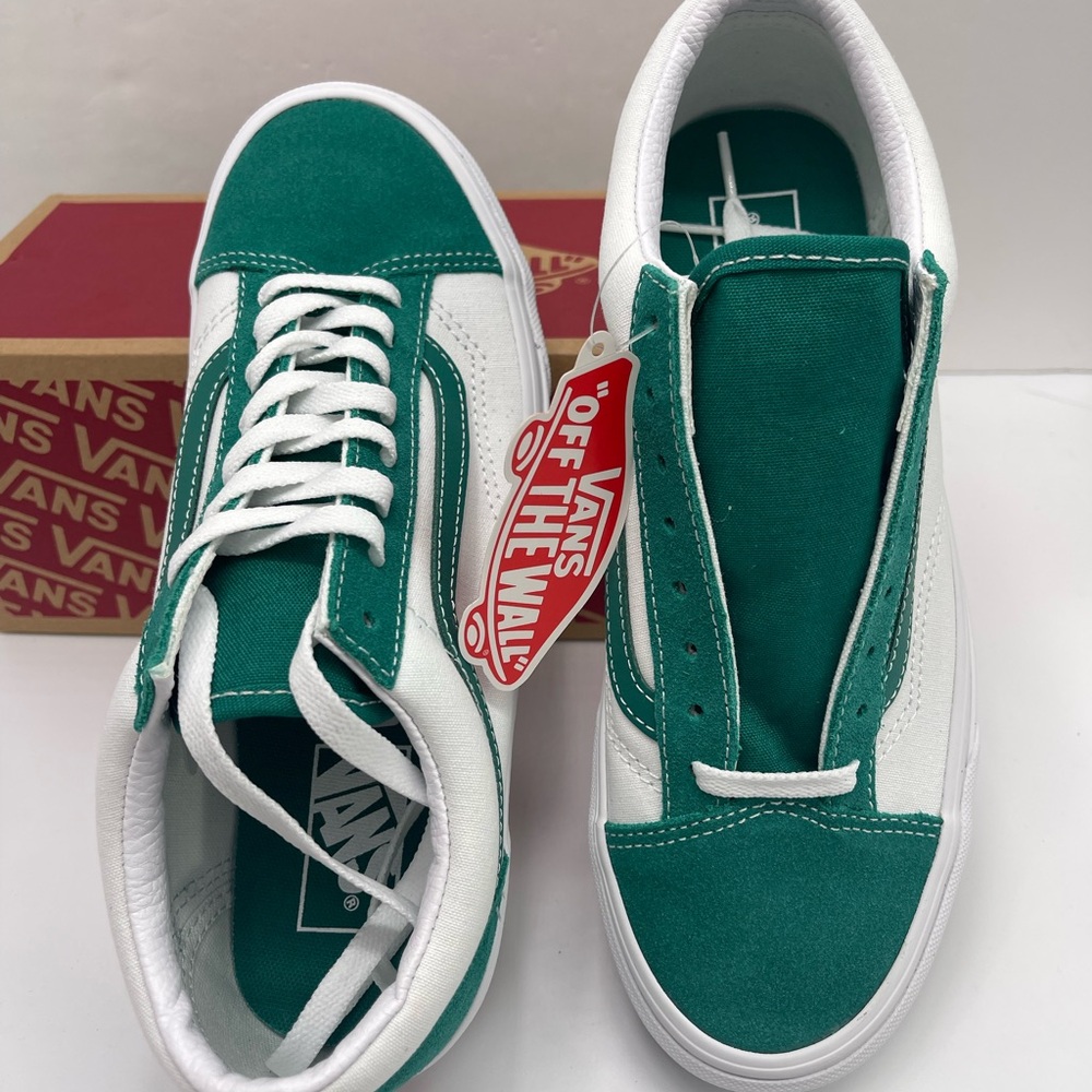 Vans Men’s Style 36 'Classic Sport - Cadmium Green Sneakers
VN0A54F69YE
Stylish - Picture 13 of 16